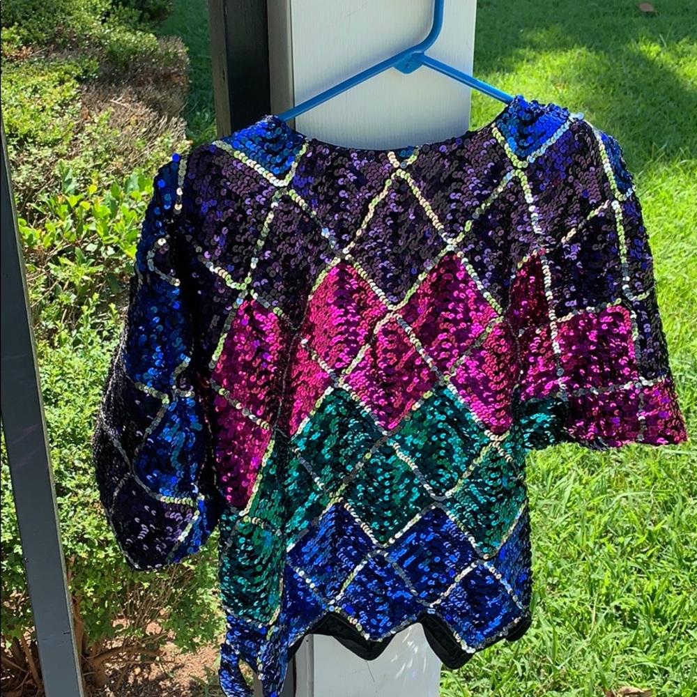 Sequined top. - Picture 4 of 4